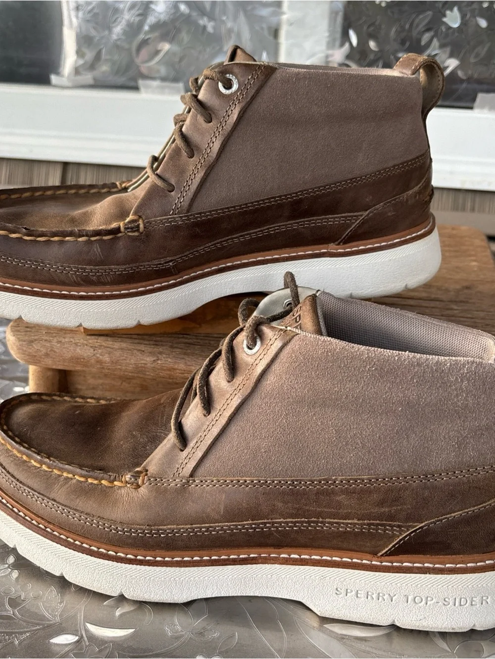 Sperry Brown Leather Suede Chukka Boots with White Sole Men’s 10 M Plush Wave